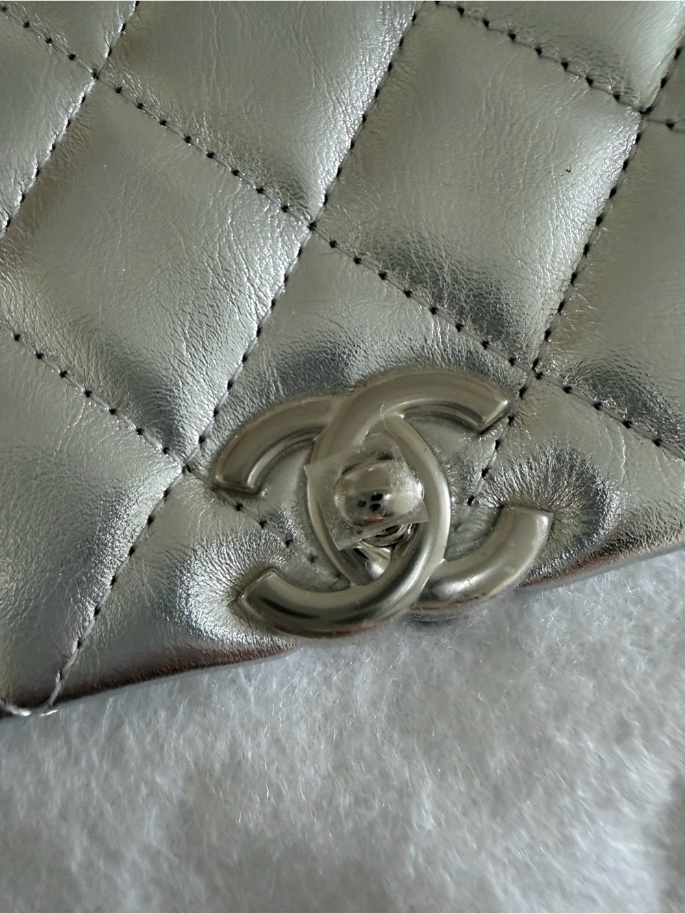 CHANEL Silver Quilted Lambskin Flap Bag with original pouch - Picture 4 of 12